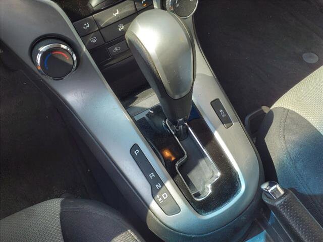 2014 Chevrolet Cruze in Warren, OH 44484 - 2155416 10