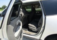 2011 Chevrolet Traverse in Bartow, FL 33830 - 2157538 15