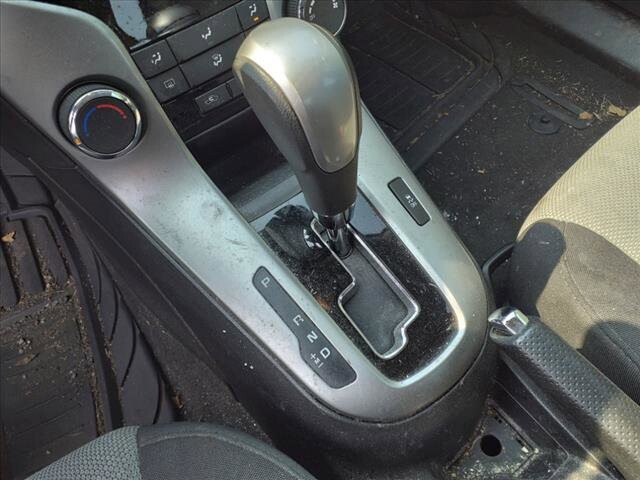2013 Chevrolet Cruze in Warren, OH 44484 - 2157557 9