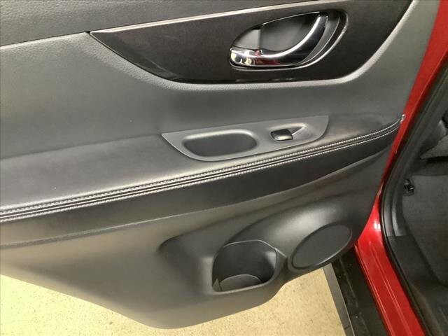 2018 Nissan Rogue in Chicago, IL 60659 - 2159275 18