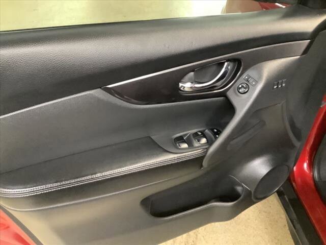 2018 Nissan Rogue in Chicago, IL 60659 - 2159275 11