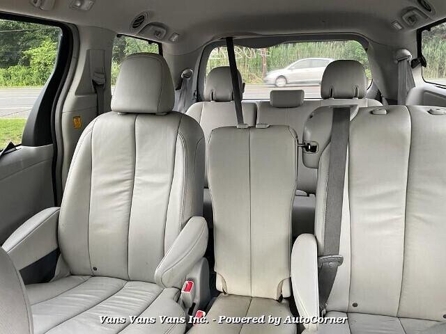 2012 Toyota Sienna in Blauvelt, NY 10913 - 2167507 105