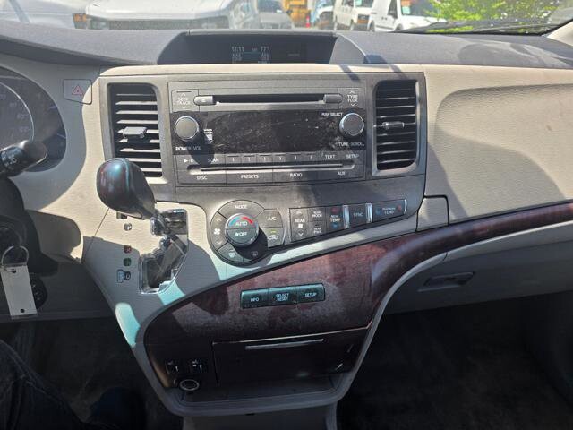 2012 Toyota Sienna in Blauvelt, NY 10913 - 2167507 17