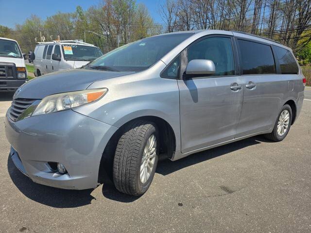 2012 Toyota Sienna in Blauvelt, NY 10913 - 2167507 3
