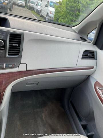 2012 Toyota Sienna in Blauvelt, NY 10913 - 2167507 100