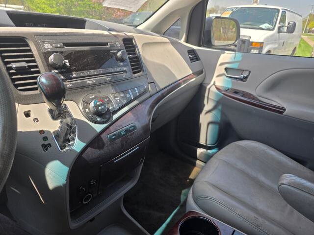 2012 Toyota Sienna in Blauvelt, NY 10913 - 2167507 16