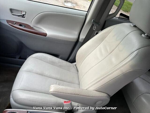 2012 Toyota Sienna in Blauvelt, NY 10913 - 2167507 102