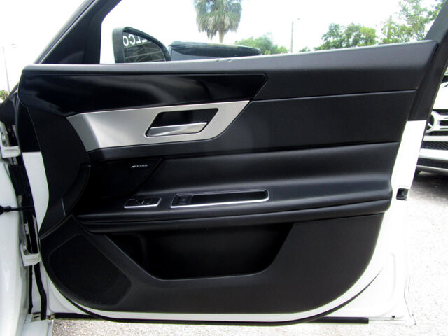 2017 Jaguar XF in Tampa, FL 33604-6914 - 2169008 18