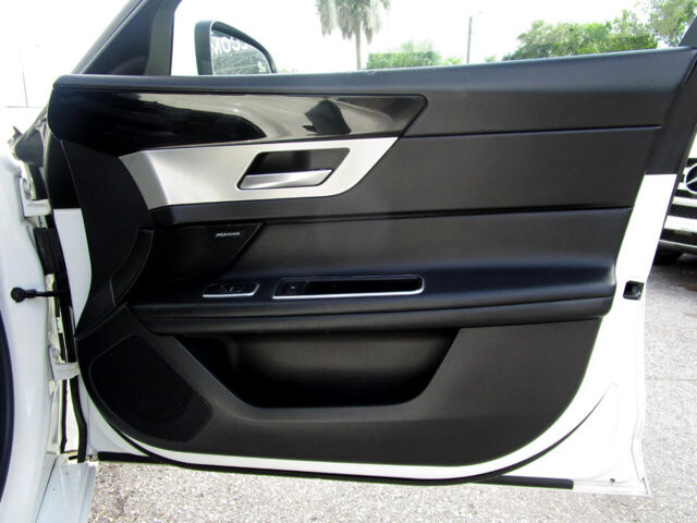 2017 Jaguar XF in Tampa, FL 33604-6914 - 2169008 110