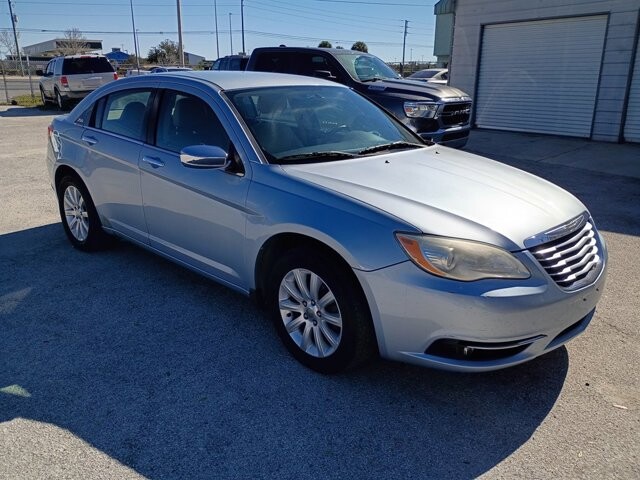 2013 Chrysler 200 in Hudson, FL 34669 - 2176733 2