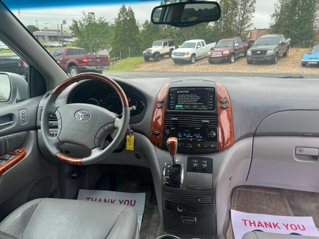 2006 Toyota Sienna in Hickory, NC 28602-5144 - 2183825 11