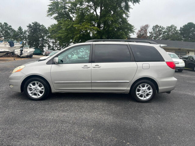2006 Toyota Sienna in Hickory, NC 28602-5144 - 2183825 4