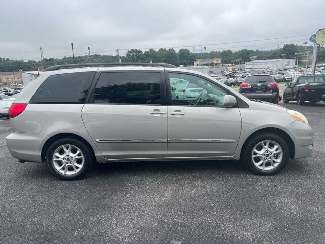 2006 Toyota Sienna in Hickory, NC 28602-5144 - 2183825 18