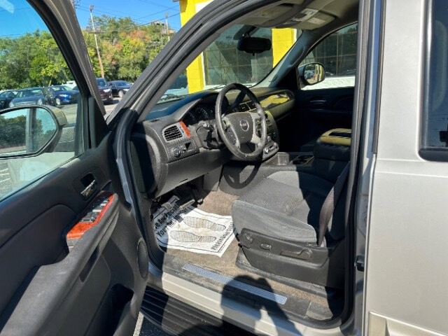 2009 GMC Yukon in Indianapolis, IN 46222-4002 - 2192981 9