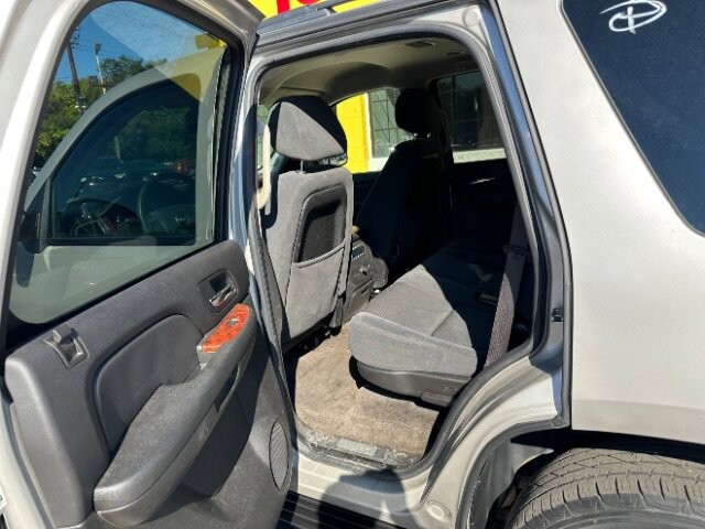 2009 GMC Yukon in Indianapolis, IN 46222-4002 - 2192981 7