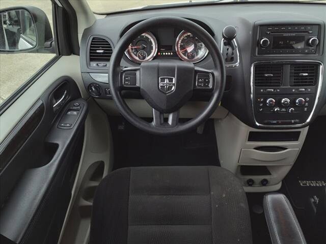 2017 Dodge Grand Caravan in Troy, IL 62294-1376 - 2193970 9