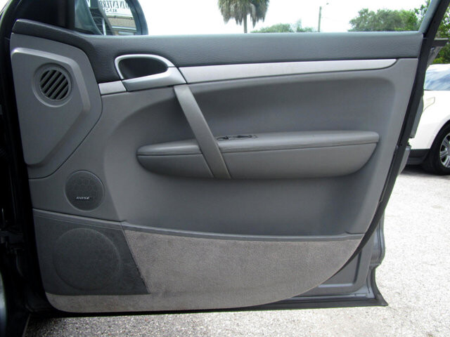 2004 Porsche Cayenne in Tampa, FL 33604-6914 - 2194480 43