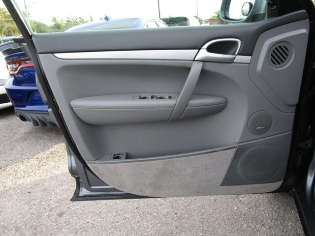 2004 Porsche Cayenne in Tampa, FL 33604-6914 - 2194480 14