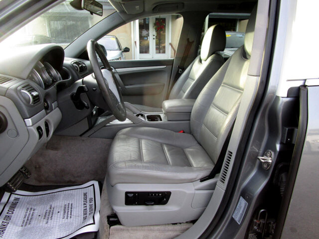 2004 Porsche Cayenne in Tampa, FL 33604-6914 - 2194480 7