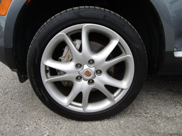 2004 Porsche Cayenne in Tampa, FL 33604-6914 - 2194480 18