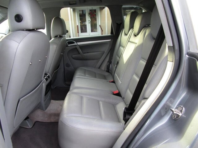 2004 Porsche Cayenne in Tampa, FL 33604-6914 - 2194480 9