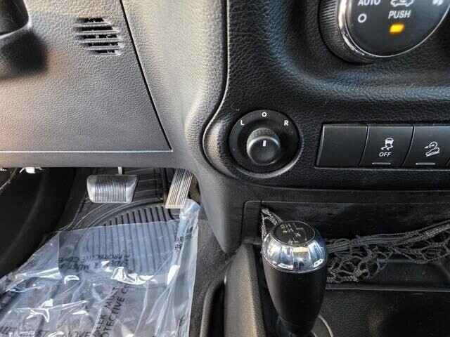 2012 Jeep Wrangler in Mesa, AZ 85212 - 2194922 61