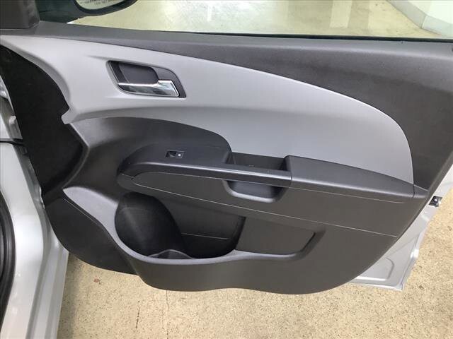 2019 Chevrolet Sonic in Chicago, IL 60659 - 2194932 21