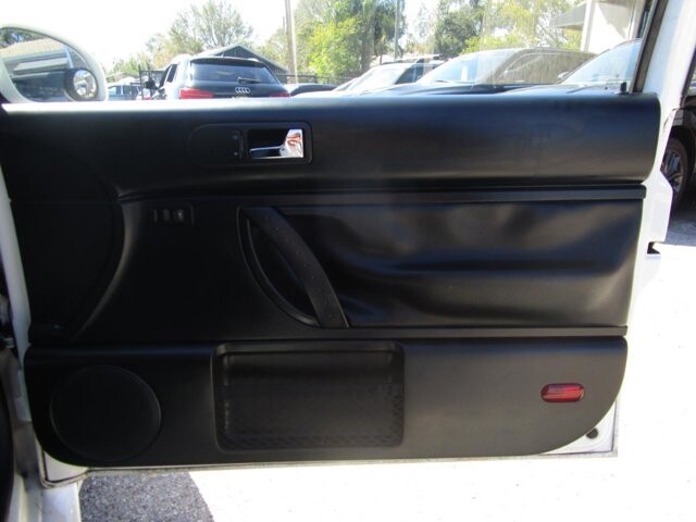 2010 Volkswagen Beetle in Tampa, FL 33604-6914 - 2215998 14