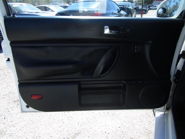 2010 Volkswagen Beetle in Tampa, FL 33604-6914 - 2215998 13