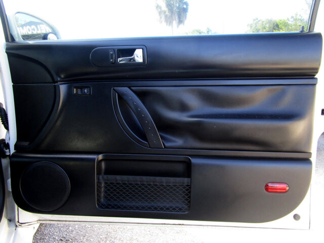 2010 Volkswagen Beetle in Tampa, FL 33604-6914 - 2215998 40