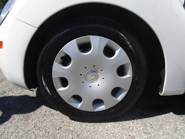 2010 Volkswagen Beetle in Tampa, FL 33604-6914 - 2215998 16