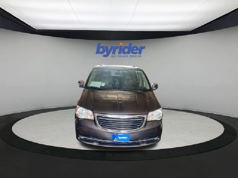 2015 Chrysler Town & Country in Milwaukee, WI 53221 - 2216037