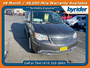 2015 Chrysler Town & Country in Milwaukee, WI 53221