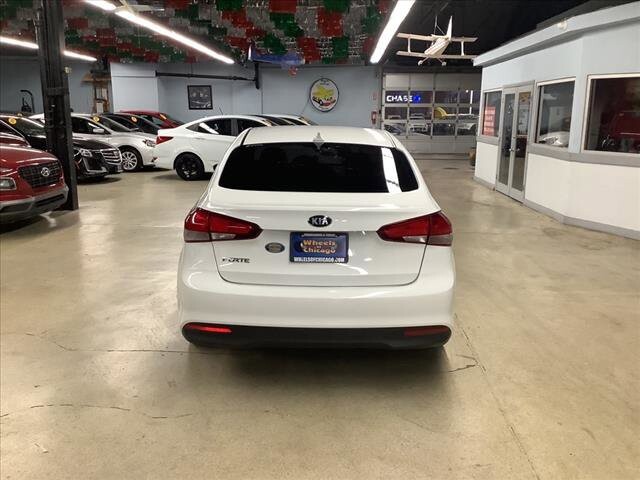 2017 Kia Forte in Chicago, IL 60659 - 2218483 4