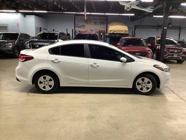 2017 Kia Forte in Chicago, IL 60659 - 2218483 6