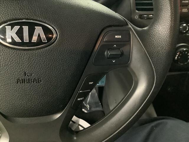 2017 Kia Forte in Chicago, IL 60659 - 2218483 12