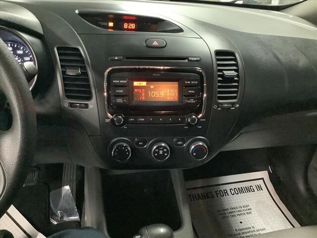 2017 Kia Forte in Chicago, IL 60659 - 2218483 14