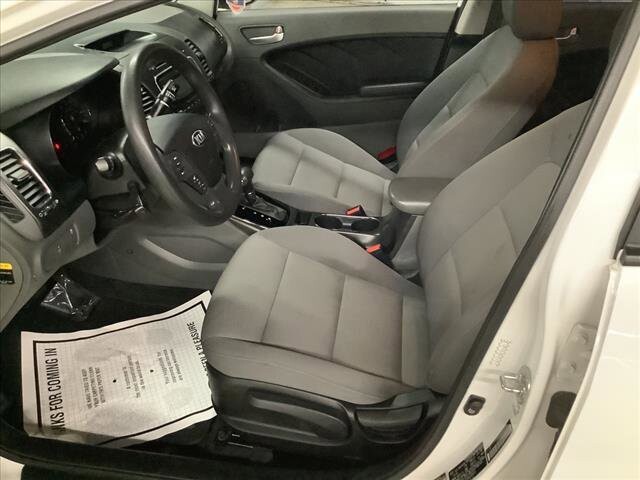 2017 Kia Forte in Chicago, IL 60659 - 2218483 10