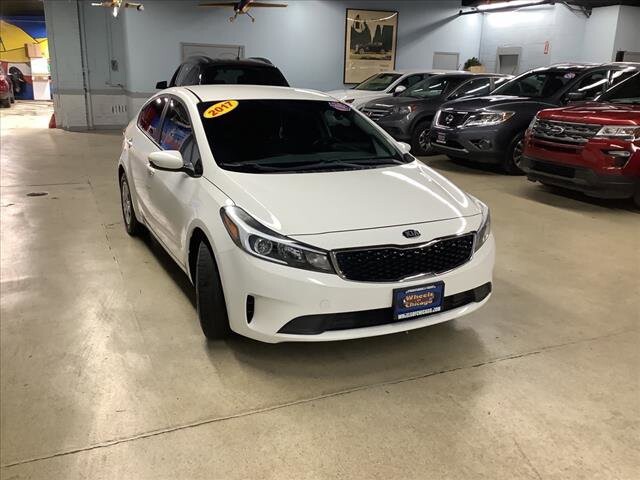 2017 Kia Forte in Chicago, IL 60659 - 2218483 7