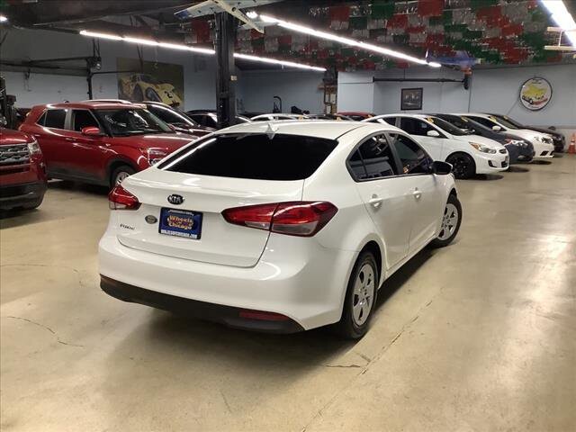 2017 Kia Forte in Chicago, IL 60659 - 2218483 5
