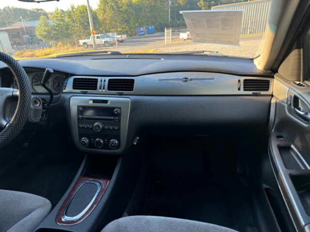 2016 Chevrolet Impala in Albemarle, NC 28001 - 2219620 30