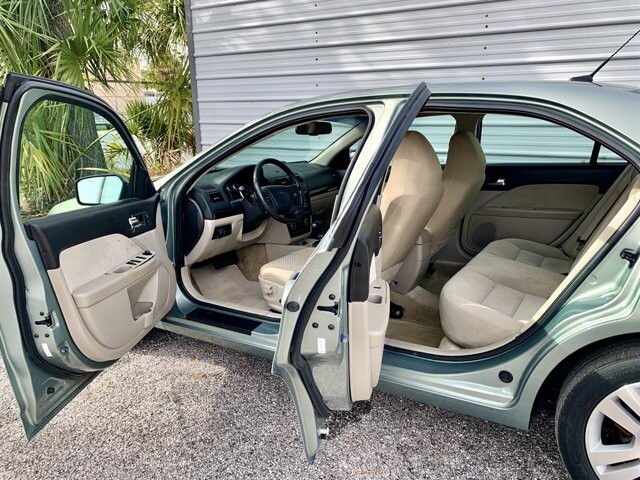 2009 Ford Fusion in Hudson, FL 34669 - 2225186 9