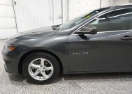 2018 Chevrolet Malibu in Wooster, OH 44691 - 2226152 12