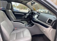 2016 Toyota Highlander in Westport, MA 02790 - 2226669 21