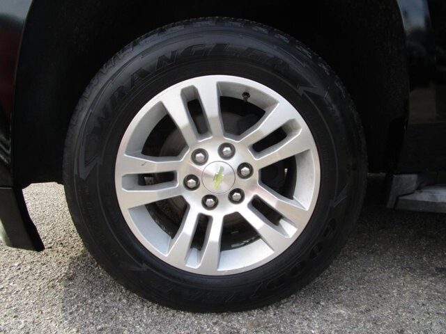 2015 Chevrolet Suburban in Tampa, FL 33604-6914 - 2231431 23
