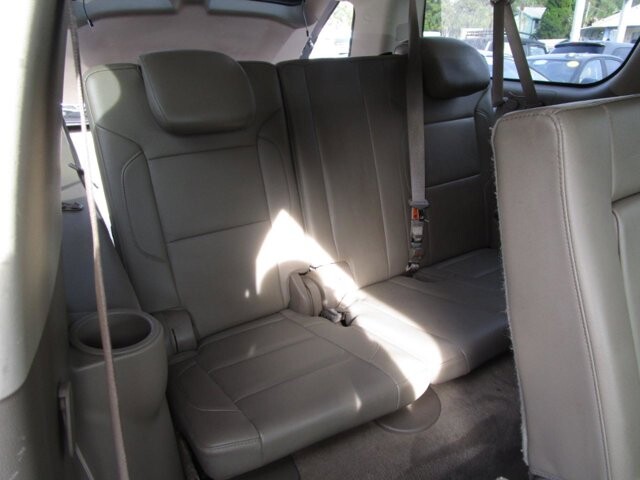 2015 Chevrolet Suburban in Tampa, FL 33604-6914 - 2231431 10