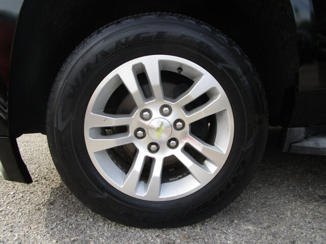 2015 Chevrolet Suburban in Tampa, FL 33604-6914 - 2231431 23