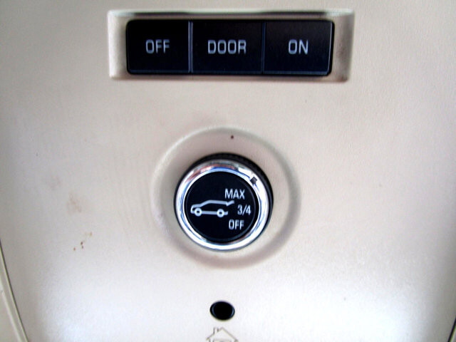 2015 Chevrolet Suburban in Tampa, FL 33604-6914 - 2231431 17