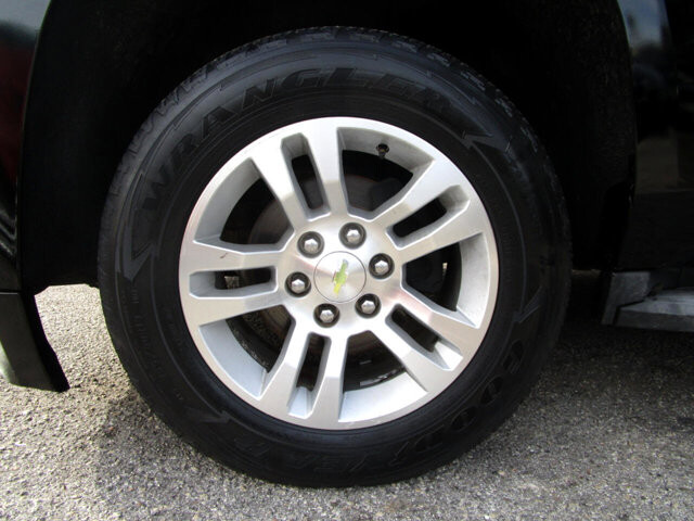 2015 Chevrolet Suburban in Tampa, FL 33604-6914 - 2231431 23