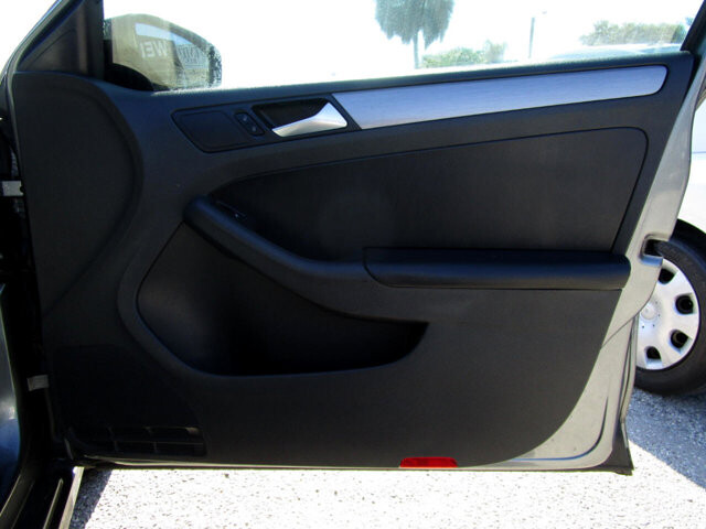 2016 Volkswagen Jetta in Tampa, FL 33604-6914 - 2231432 46